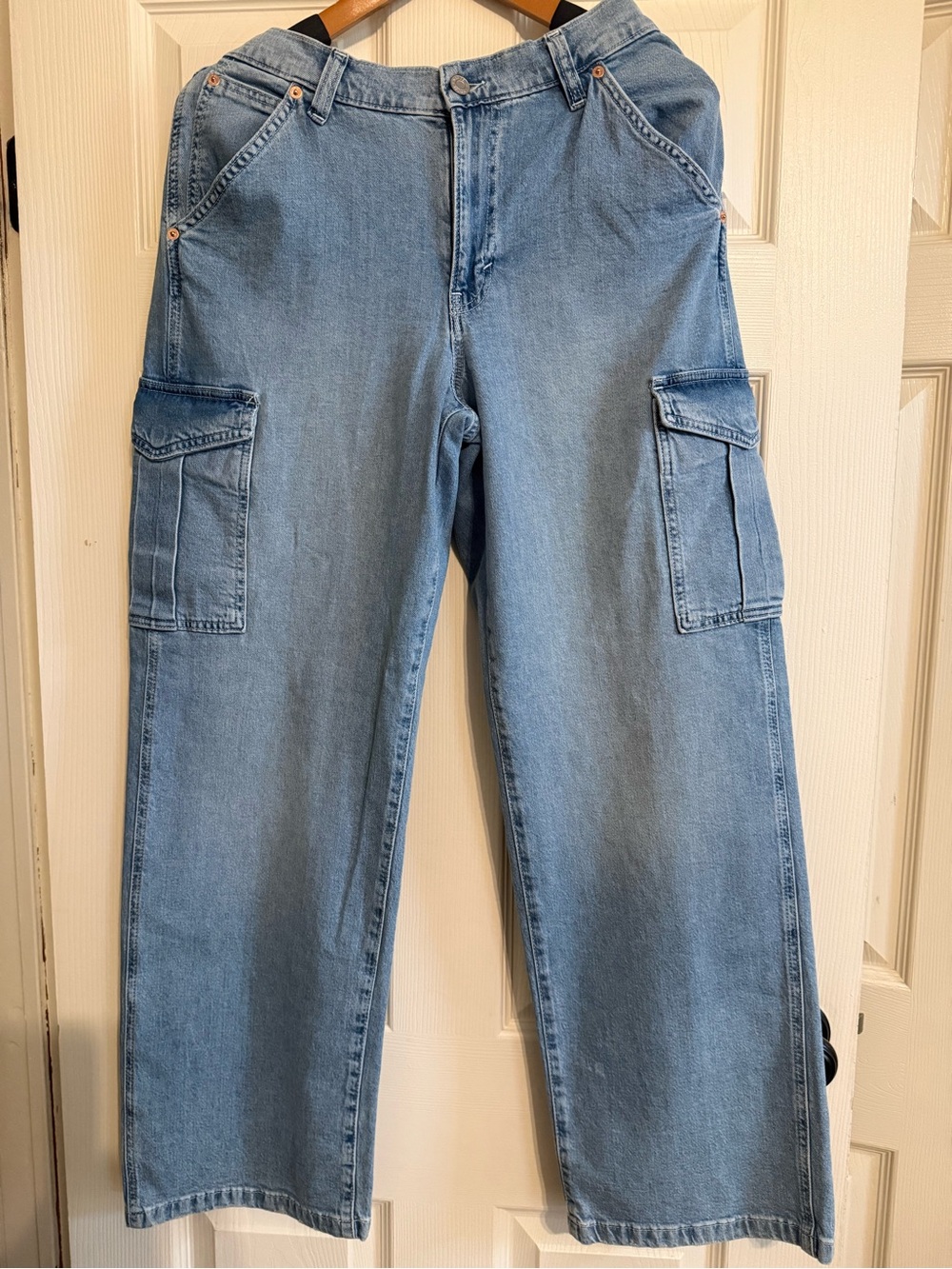 Gap brand new Light Blue Cargo Jeans for women - Classic Utility Style